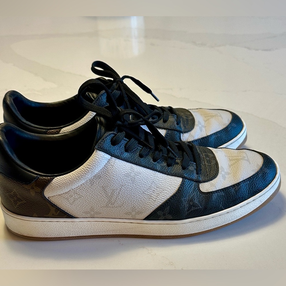 Men’s Louis Vuitton Black and White Sneakers